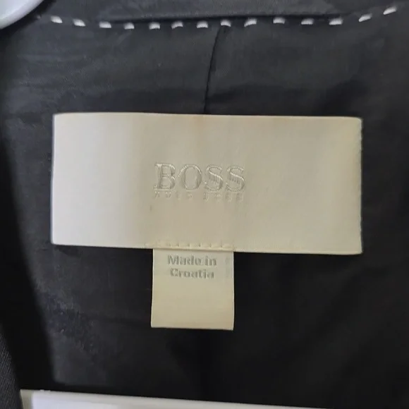 Hugo boss 2 buttom closure office formal virgen wool blend blazer. - Picture 4 of 8